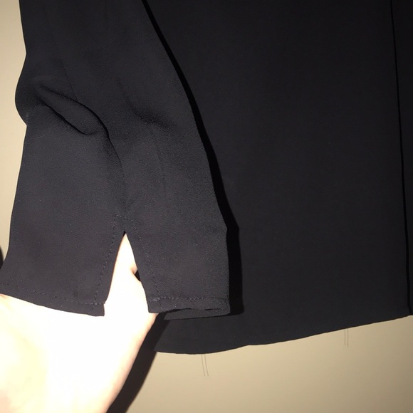 Forever 21 black relaxed tank top - Picture 2 of 5